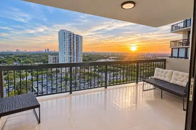 2333 Brickell Ave #1808, Miami: photo 1 of 34