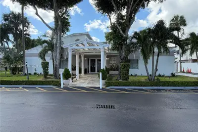 6740 NW 175th Ln #F-20, Hialeah: photo 1 of 21