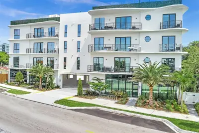 2100 Miami Rd #202, Fort Lauderdale: photo 1 of 40