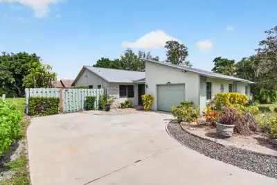 866 NW 25th Ave, Delray Beach: photo 1 of 2