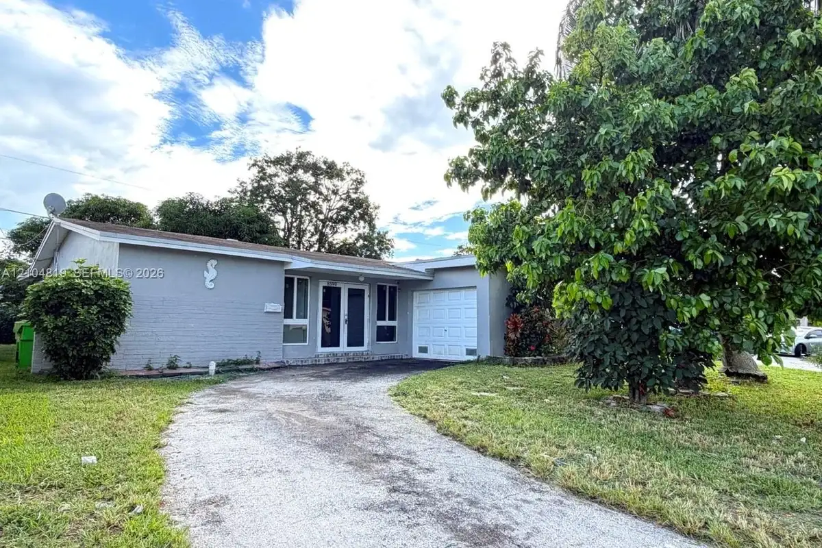 8590 NW 25th Ct, Sunrise: photo 1 of 19