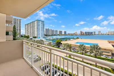 250 174th St #615, Sunny Isles Beach: photo 1 of 21