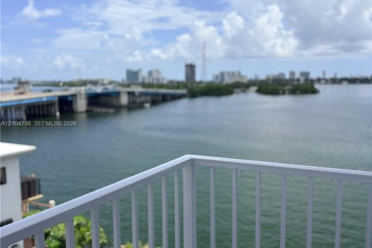 7825 NE Bayshore Ct #501, Miami: photo 1 of 32