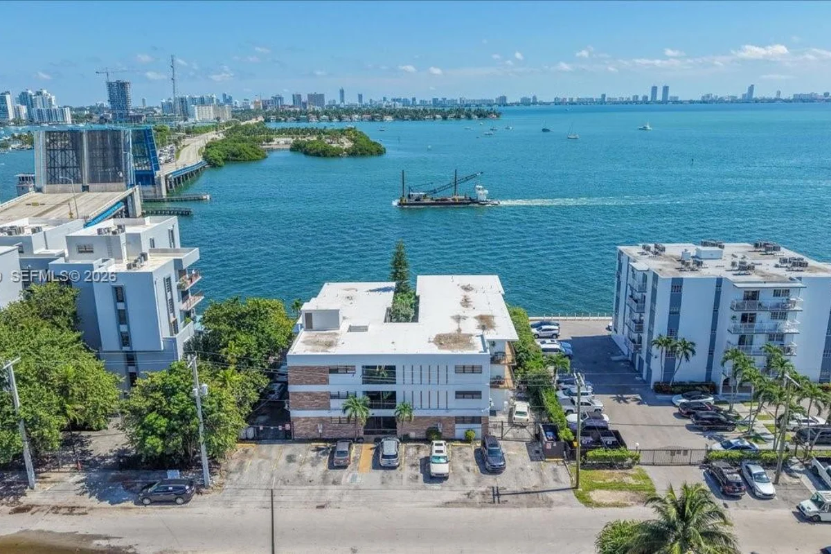 7845 NE Bayshore Ct #6, Miami: photo 1 of 9