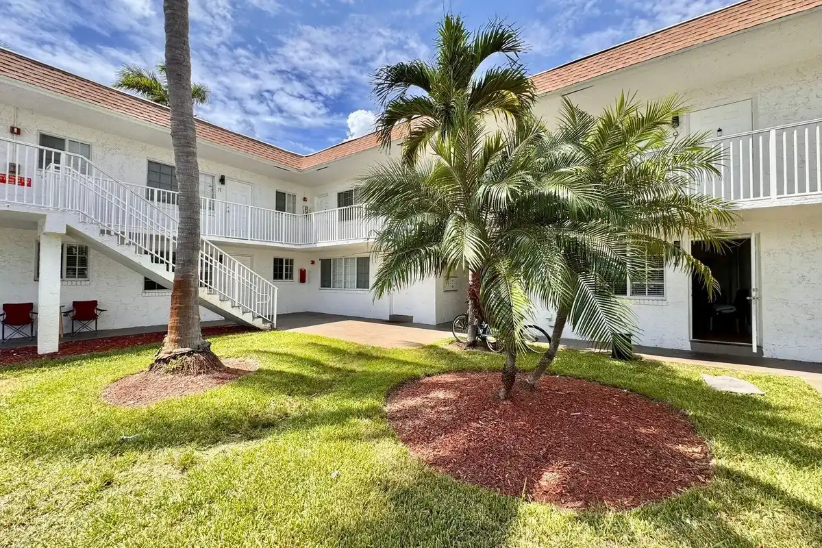 3350 NE 16th Ter #10, Pompano Beach: photo 1 of 10