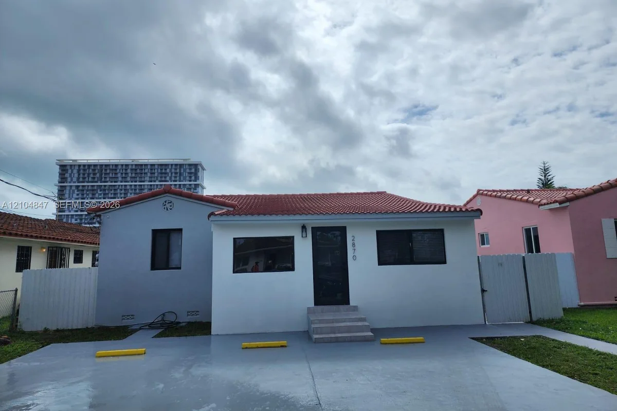 2870 SW 26th St #4, Miami: photo 1 of 4
