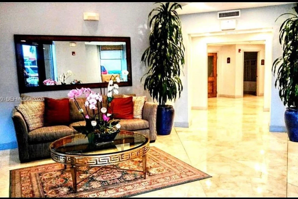 Condo in Miami: photo 1 of 14