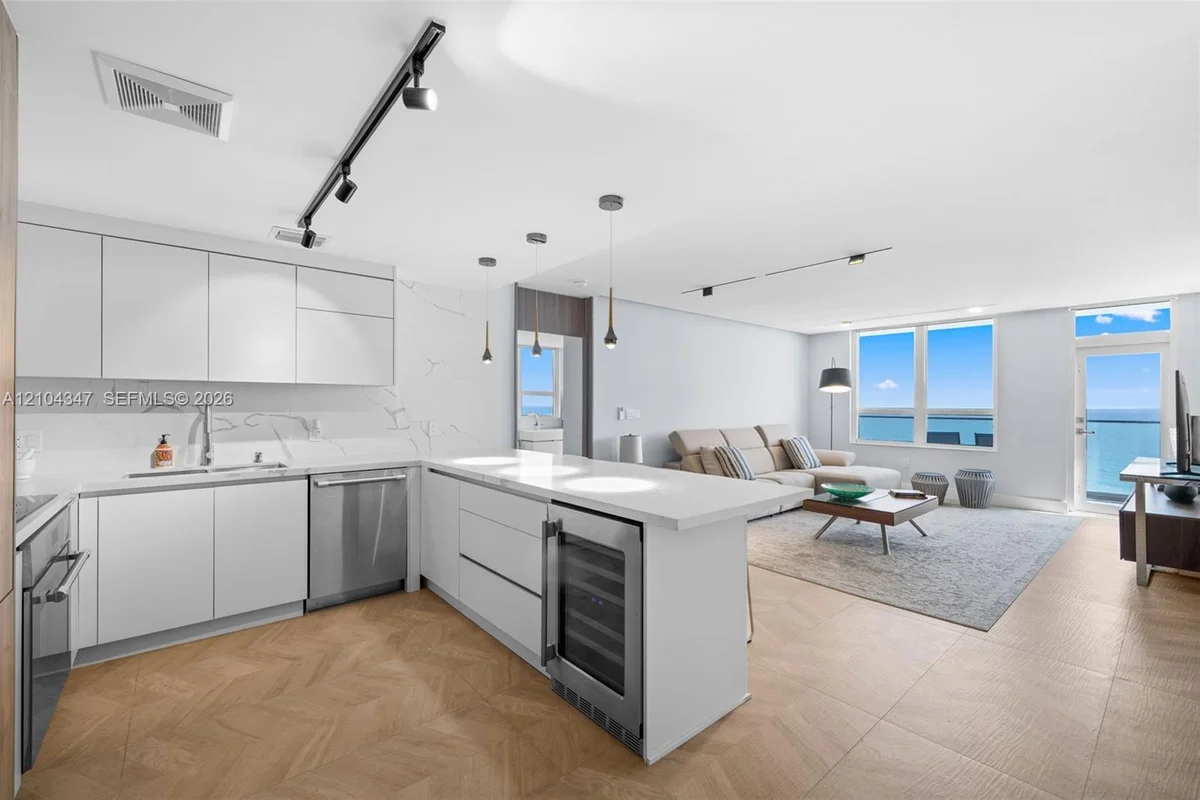 10185 Collins Ave #919, Bal Harbour: photo 1 of 28