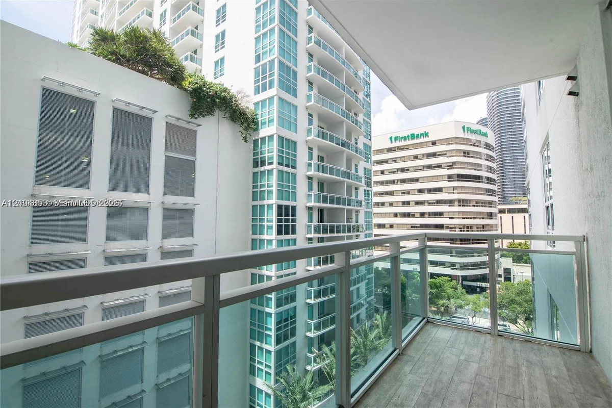 950 Brickell Bay #703, Miami: photo 1 of 20