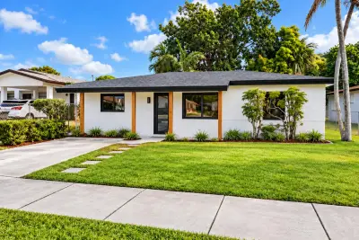 4009 SW 21st St, West Park: photo 1 of 6