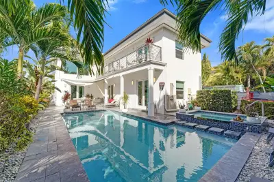 2502 NE 6th Ave, Wilton Manors: photo 1 of 61