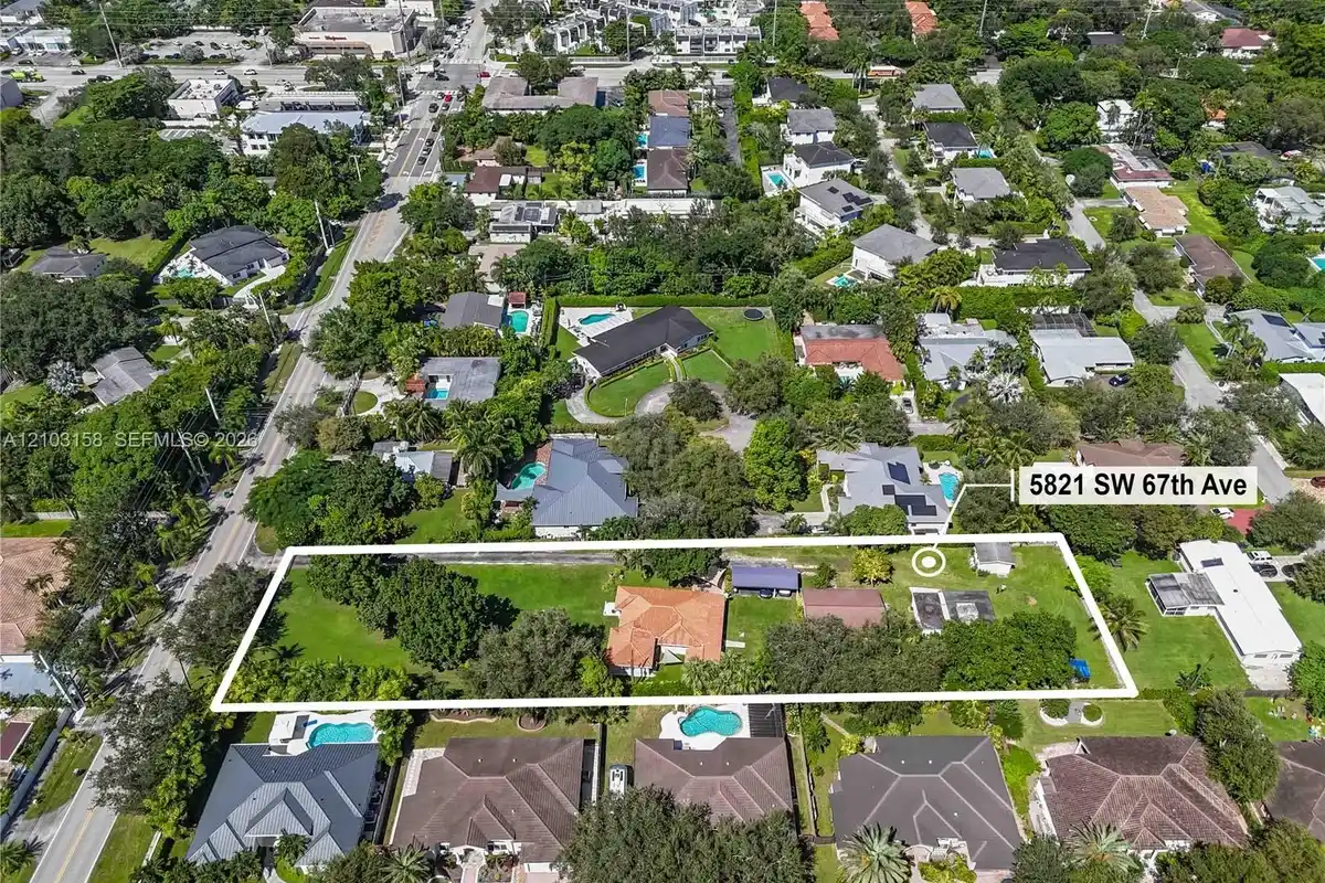 5821 SW 67th Ave, South Miami: photo 1 of 10