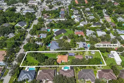 5821 SW 67th Ave, South Miami: photo 1 of 10