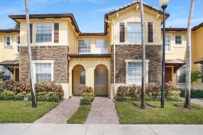 9229 SW 227th St #4-9, Cutler Bay: photo 1 of 28