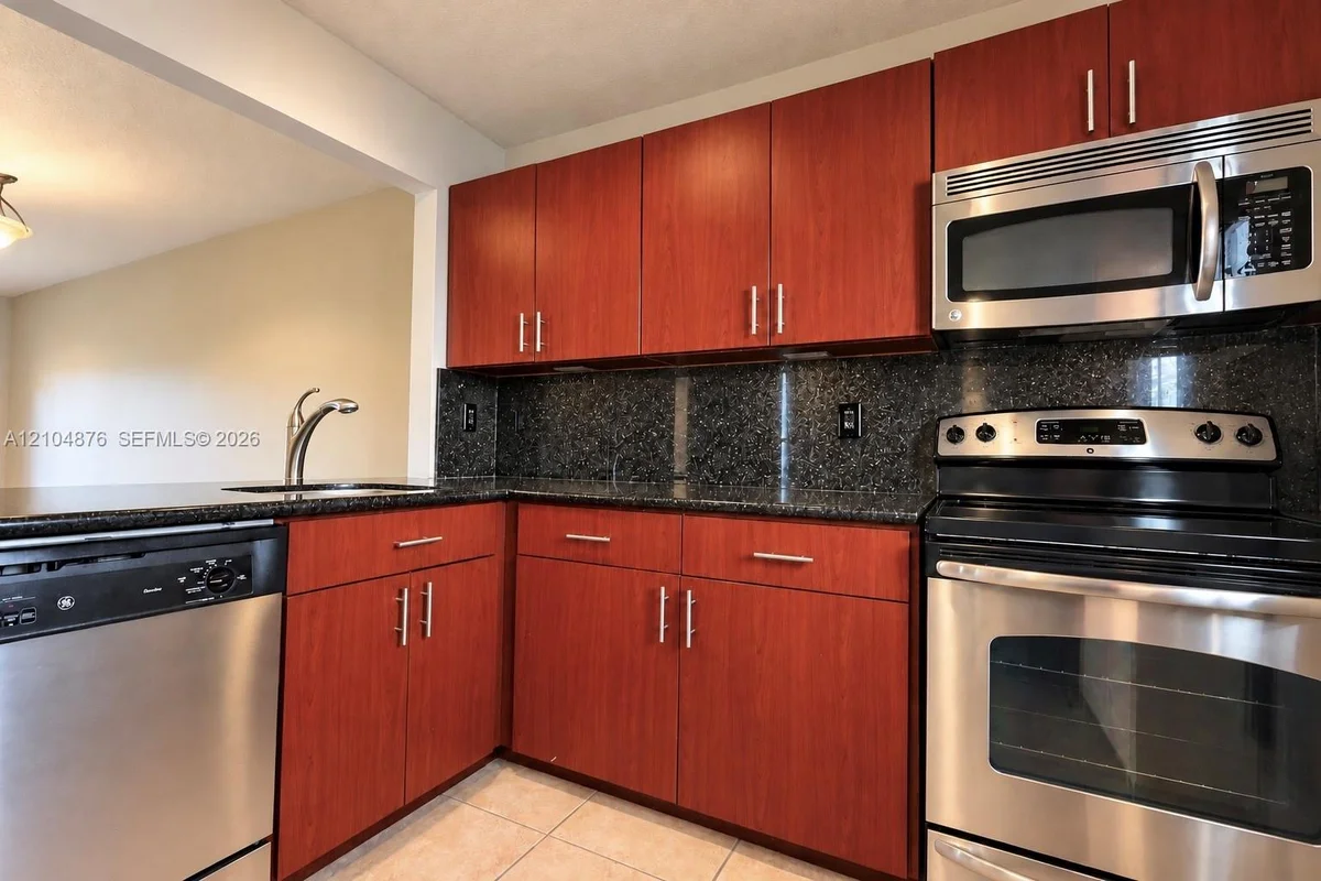 7860 Camino Real #L405, Miami: photo 1 of 13