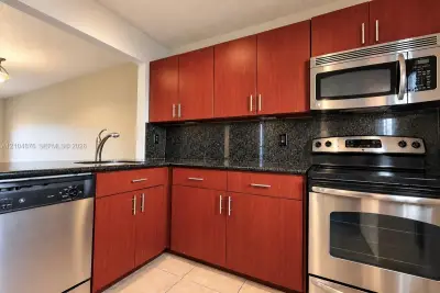 7860 Camino Real #L405, Miami: photo 1 of 13