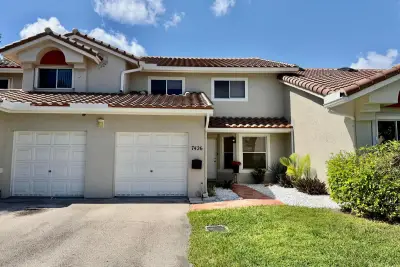 7426 Pinewalk Dr S #19-4, Margate: photo 1 of 30