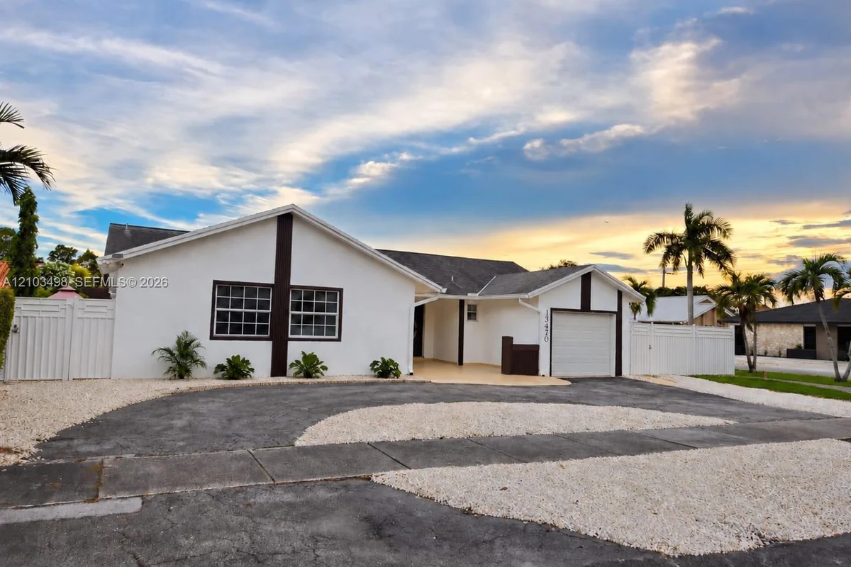 13470 SW 24th St, Miami: photo 1 of 17