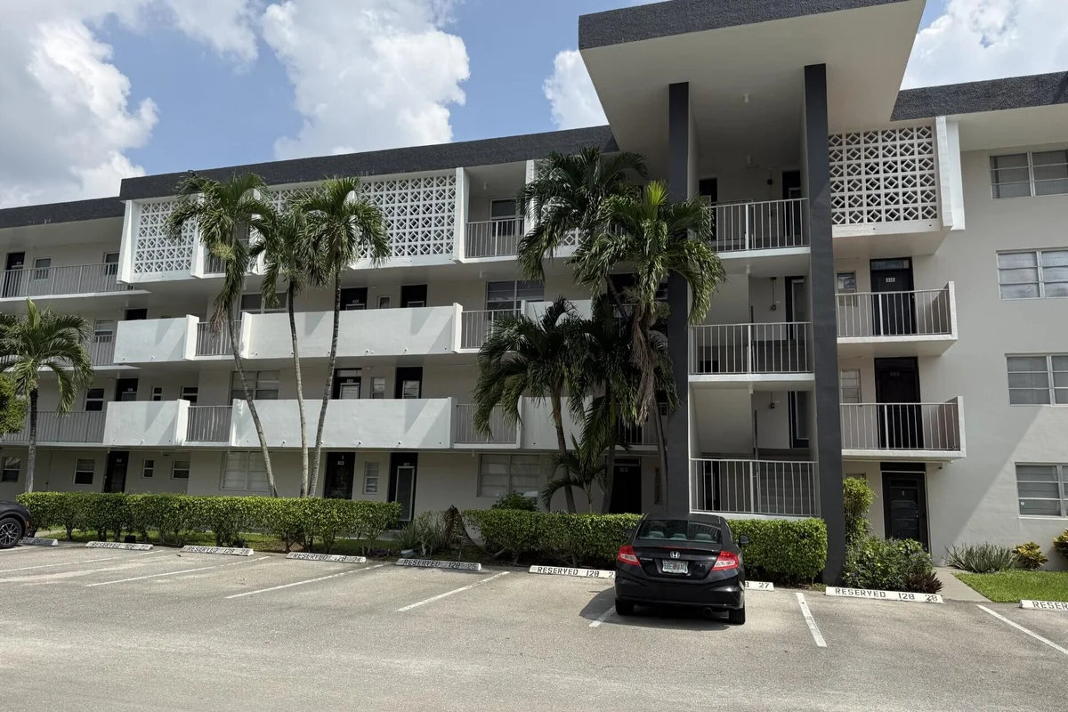 2991 NW 46th Ave #207, Lauderdale Lakes: photo 1 of 19