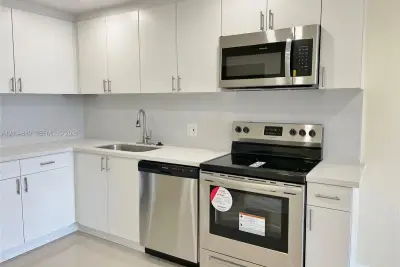 16950 W Dixie Hwy #A324, North Miami Beach: photo 1 of 24