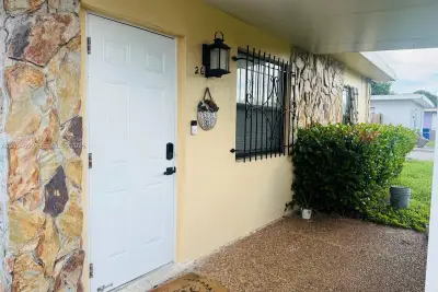2637 NW 7th St, Pompano Beach: photo 1 of 27
