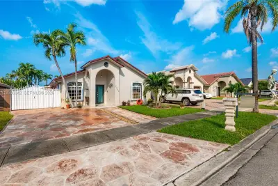 1294 SW 143rd Ct, Miami: photo 1 of 29