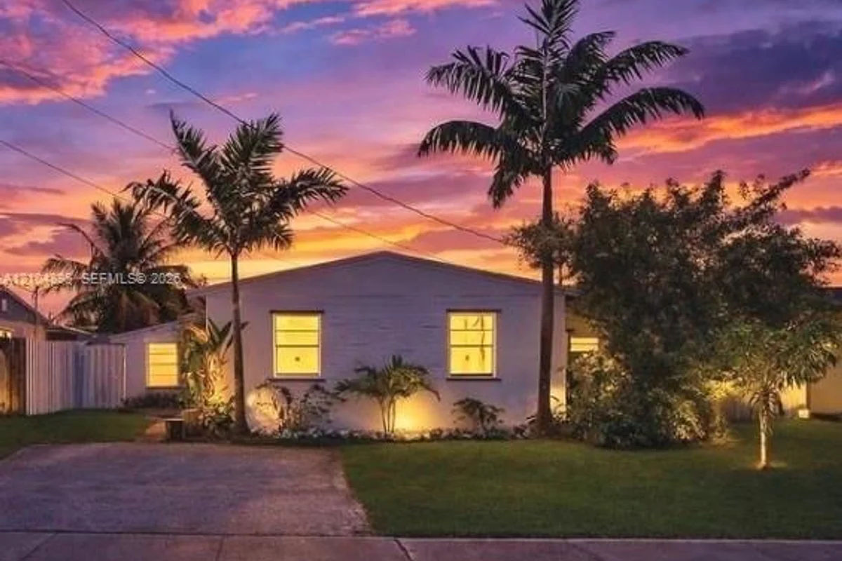 2718 Sherman St, Hollywood: photo 1 of 22
