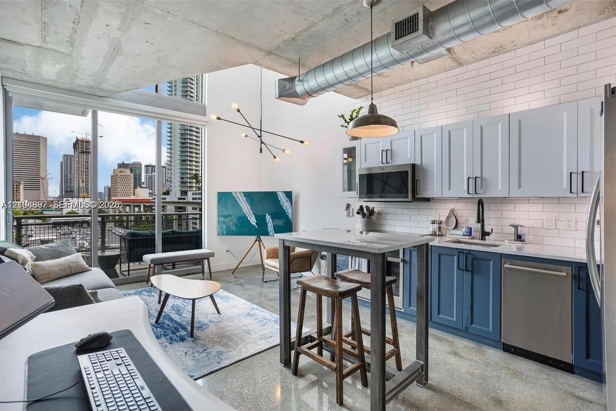 690 SW 1st Ct #1005, Miami: photo 1 of 37