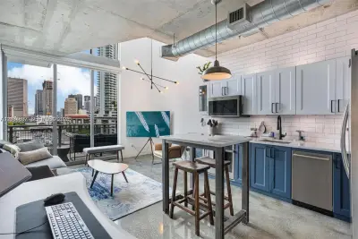 690 SW 1st Ct #1005, Miami: photo 1 of 37