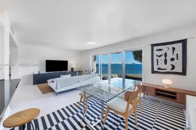 11111 Biscayne Blvd #2D, Miami: photo 1 of 21