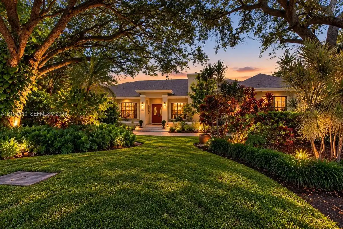 7960 SW 175th St, Palmetto Bay: photo 1 of 26