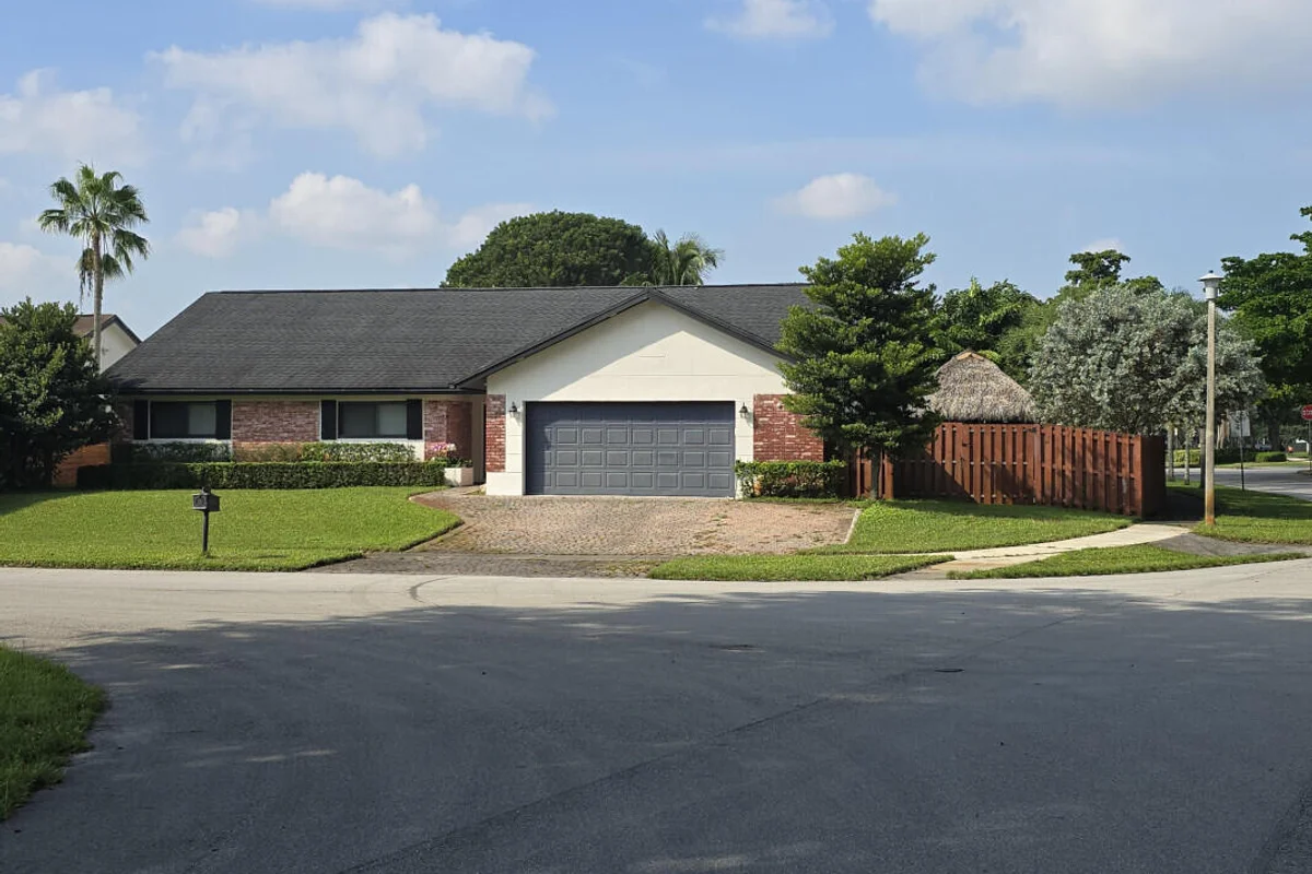 1630 NW 118th Ter, Pembroke Pines: photo 1 of 6