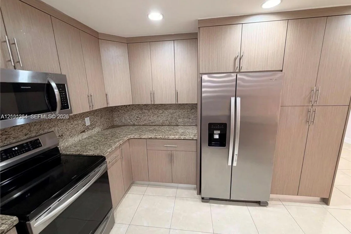 3011 N 74th Ave, Hollywood: photo 1 of 16