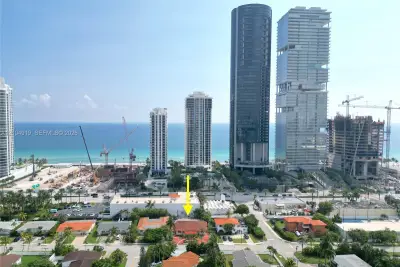 18605 Atlantic Blvd, Sunny Isles Beach: photo 1 of 3