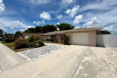 1403 W Libby Dr, West Palm Beach: photo 1 of 11
