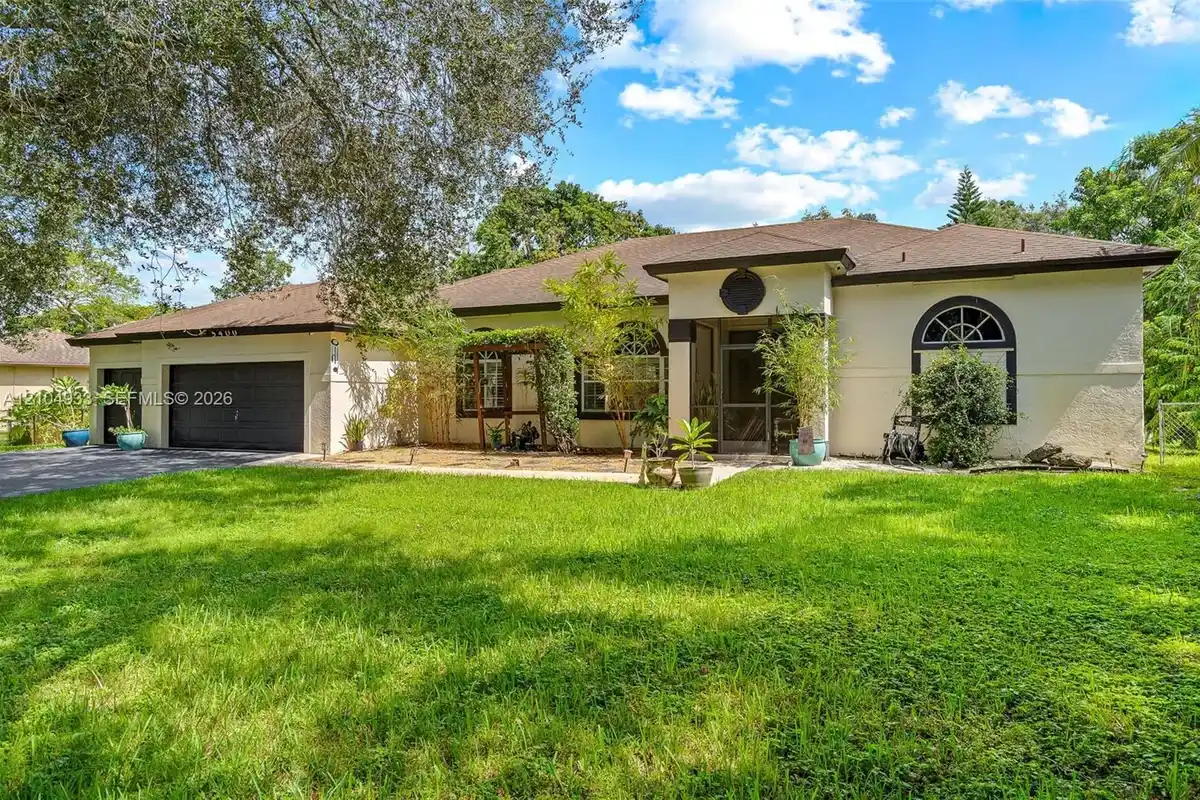 5400 SW 199th Ave, Pembroke Pines: photo 1 of 51