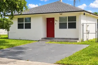 13601 Harrison St, Miami: photo 1 of 16