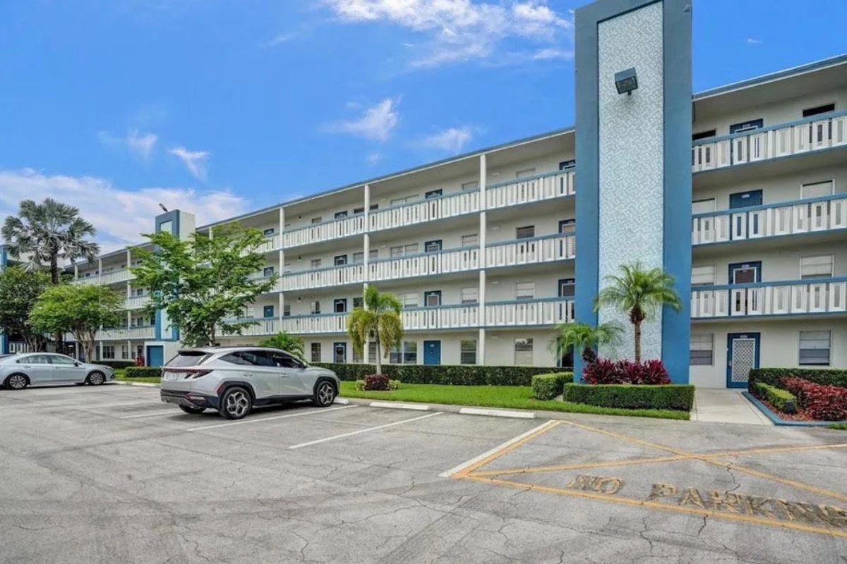 3004 Lincoln A, Boca Raton: photo 1 of 17