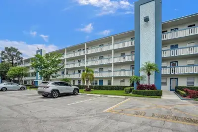 3004 Lincoln A, Boca Raton: photo 1 of 17