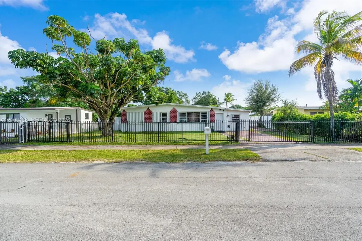 1920 NW 134th St, Miami: photo 1 of 42