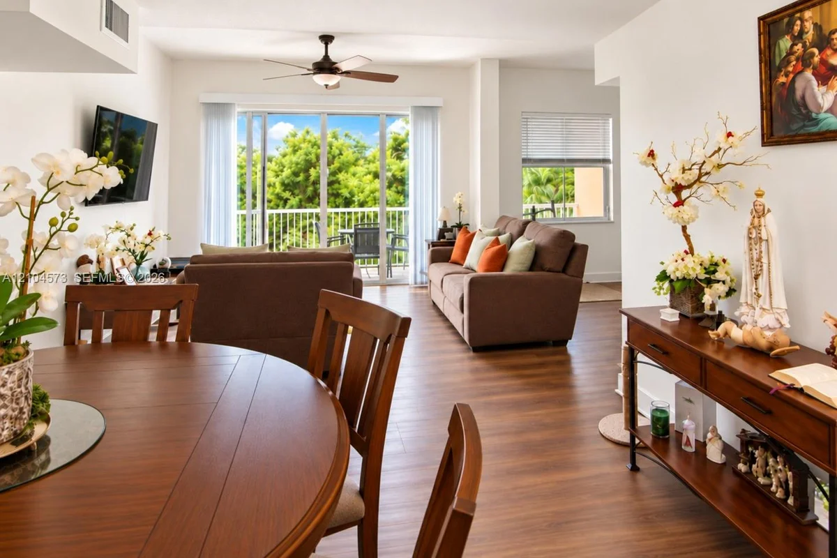 609 E Sheridan St #404, Dania Beach: photo 1 of 31
