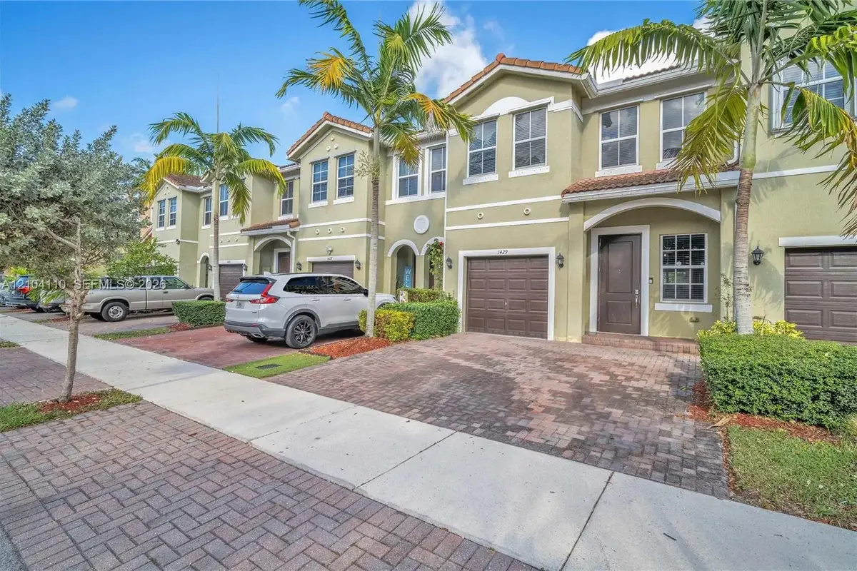 1429 SE 26th Ave, Homestead: photo 1 of 26