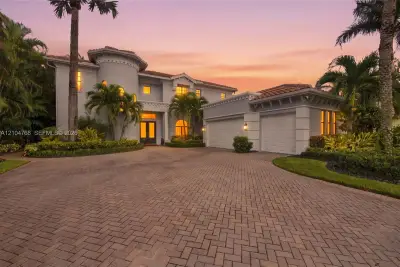 5123 Isabella Dr, Palm Beach Gardens: photo 1 of 49