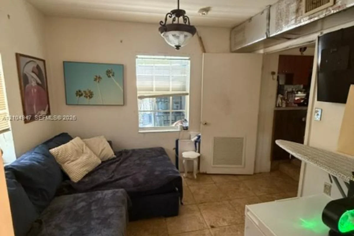 2305 NE 135th Ter, North Miami Beach: photo 1 of 19