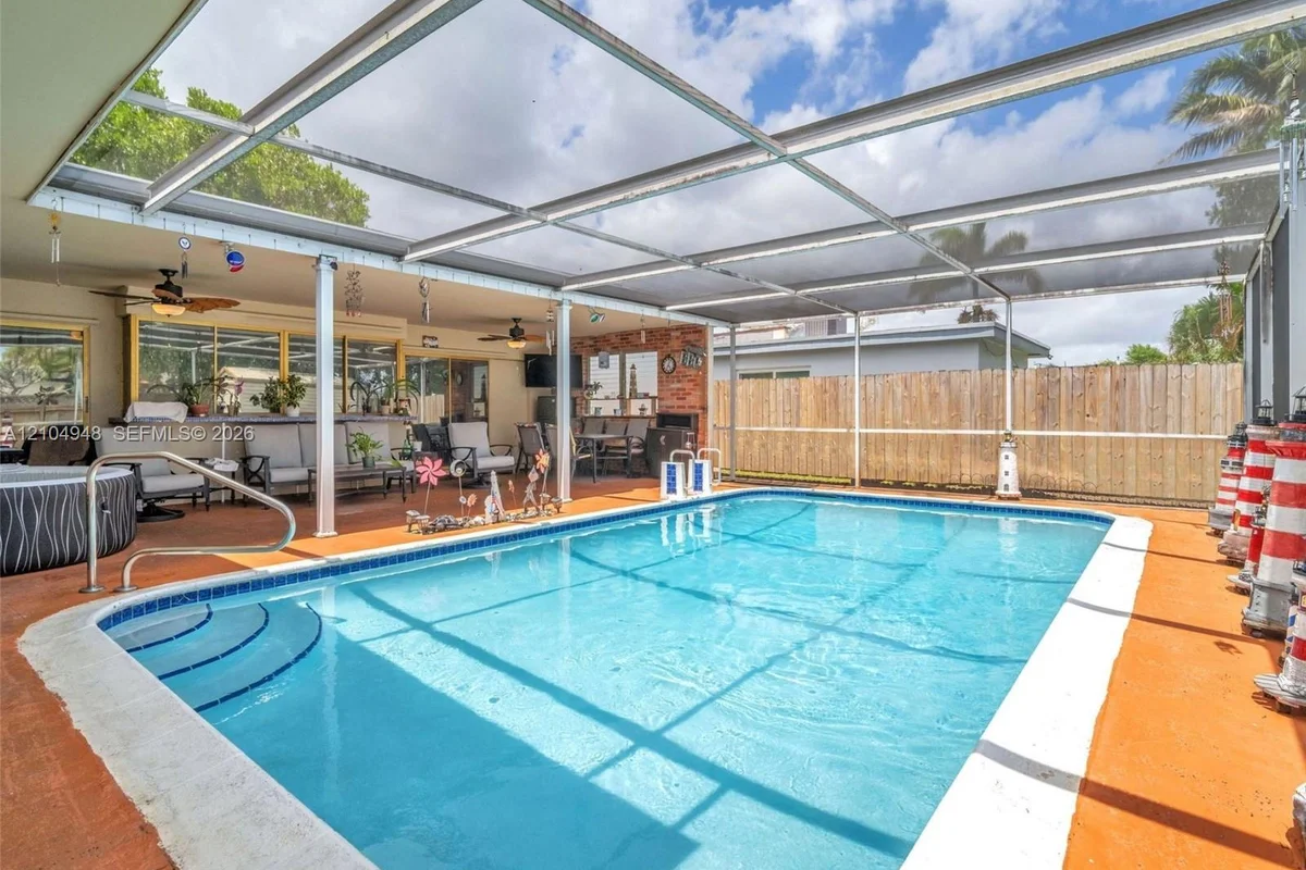 1911 N 53rd Ave, Hollywood: photo 1 of 83