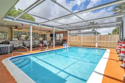 1911 N 53rd Ave, Hollywood: photo 1 of 83