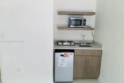 1255 SW 6th St #7, Miami: photo 1 of 7
