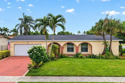 8480 NW 24th Ct, Sunrise: photo 1 of 49
