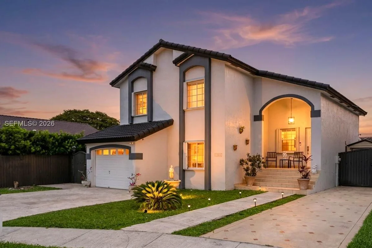 1084 SW 142nd Pl, Miami: photo 1 of 29