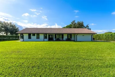 20500 SW 198th St, Miami: photo 1 of 12